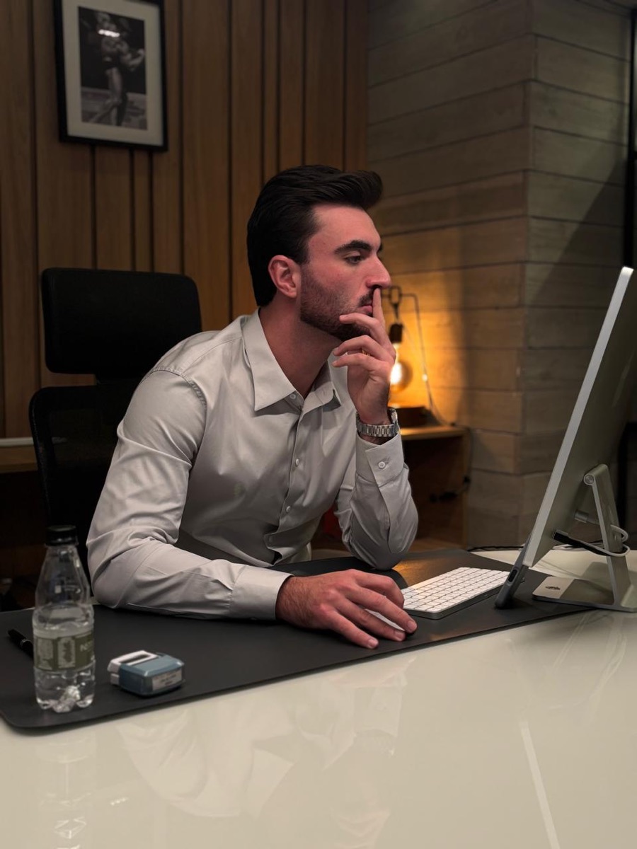 Dr. Túlio Safar no consultório